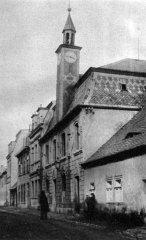 západní průčelí synagogy