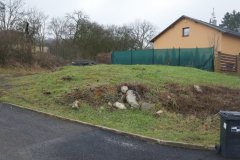 zavezené základy plánované nové kaple