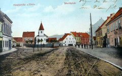 dobová pohlednice městyse s kaplí