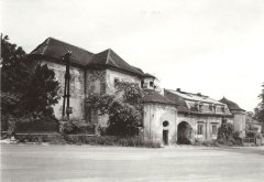 historické foto kláštera s kostelem