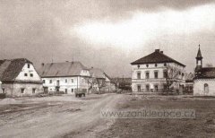 historické foto kaple (vpravo)