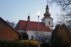 pohled zezadu zleva
