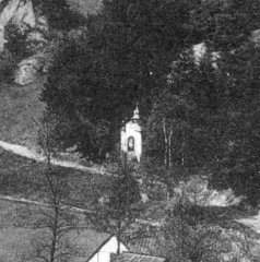 výřez detailu s kaplí z předchozí pohlednice