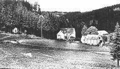 historické foto kaple (vlevo)