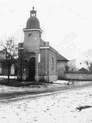 kaple těsně před zbouráním, chybí již některé dekorativní prvky
