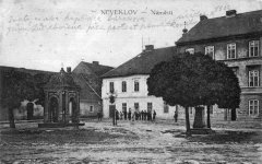 náměstí s kaplí