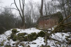 pohled do presbytáře zprava