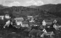 dobová pohlednice vsi s kaplí (vpravo od středu)