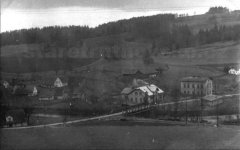 historické foto kaple (vpravo od středu)