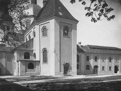 presbytář kostela