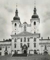 průčelí kostela