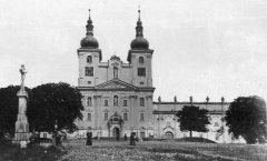 průčelí kostela