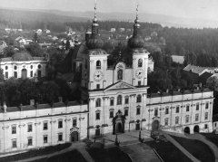 průčelí kostela