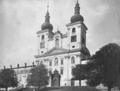 průčelí kostela