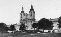 průčelí kostela