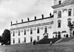 rezidence premonstrátů u kostela