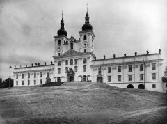 průčelí kostela