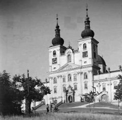 průčelí kostela