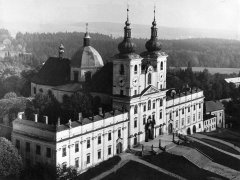 průčelí kostela