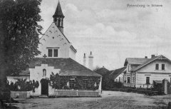 kaple na dobové pohlednici