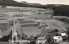 celkový pohled na Horní Údolí a kaple nad ním