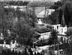 historické foto kaple (vpravo dole)