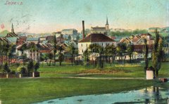 dobová pohlednice města s kaplí (vpravo)