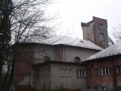 pohled zezadu zleva
