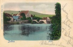 dobová pohlednice města s kaplí na mostě