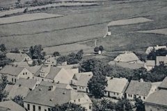 historické foto kaple (dále od vsi)
