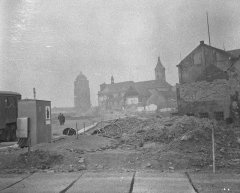 historické foto zvonice (v pozadí)
