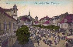 dobová pohlednice starého Mostu s děkanským kostelem a zvonicí