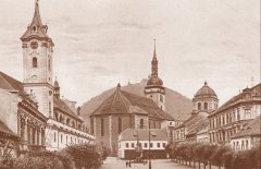 zvonice s děkanským kostelem