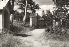 historické foto kaple (zcela vlevo)