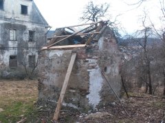 pohled zezadu zprava