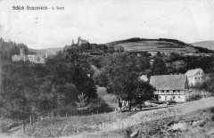 dobová pohlednice hradu s kaplí
