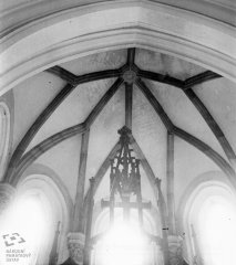 pohled do interiéru - presbytář