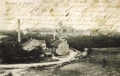 dobová pohlednice vsi s kostelem