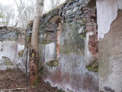 pohled do interiéru - pravá stěna
