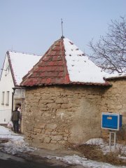 pohled zezadu zleva