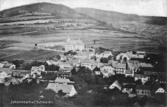 kaplička v ohradní zdi kostela