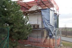 stavba nové kapličky - pohled zezadu zleva