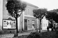 historické foto části kostela (vlevo)