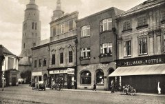 historické foto kostela (zcela vlevo)