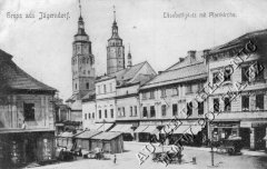 historické foto kostela (vlevo od věží)