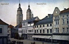 historické foto části kostela (v pozadí, vlevo od věží)