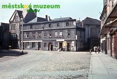 historické foto kostela (vpravo v pozadí)