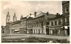 historické foto části kostela (zcela vlevo)