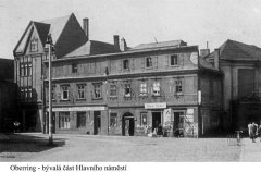 historické foto kostela (při pravém okraji)