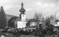 historické foto kaple (vpravo od kostela)